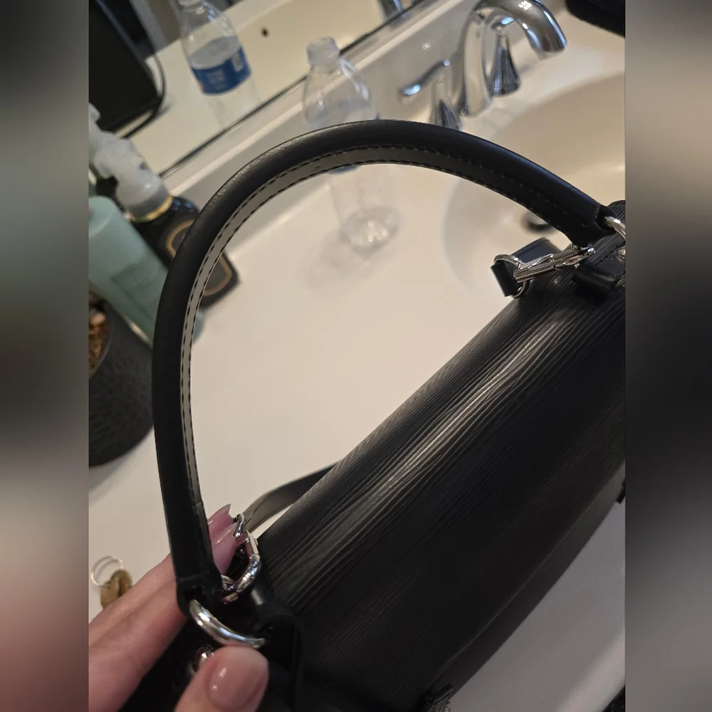 Louis Vuitton Cluny MM EPI - Picture 12 of 16